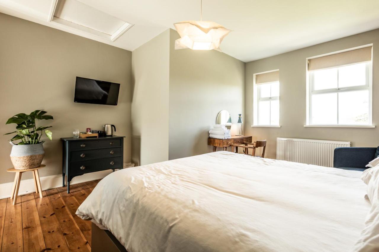 Bed and Breakfast The Old Vicarage Moylgrove Exteriér fotografie