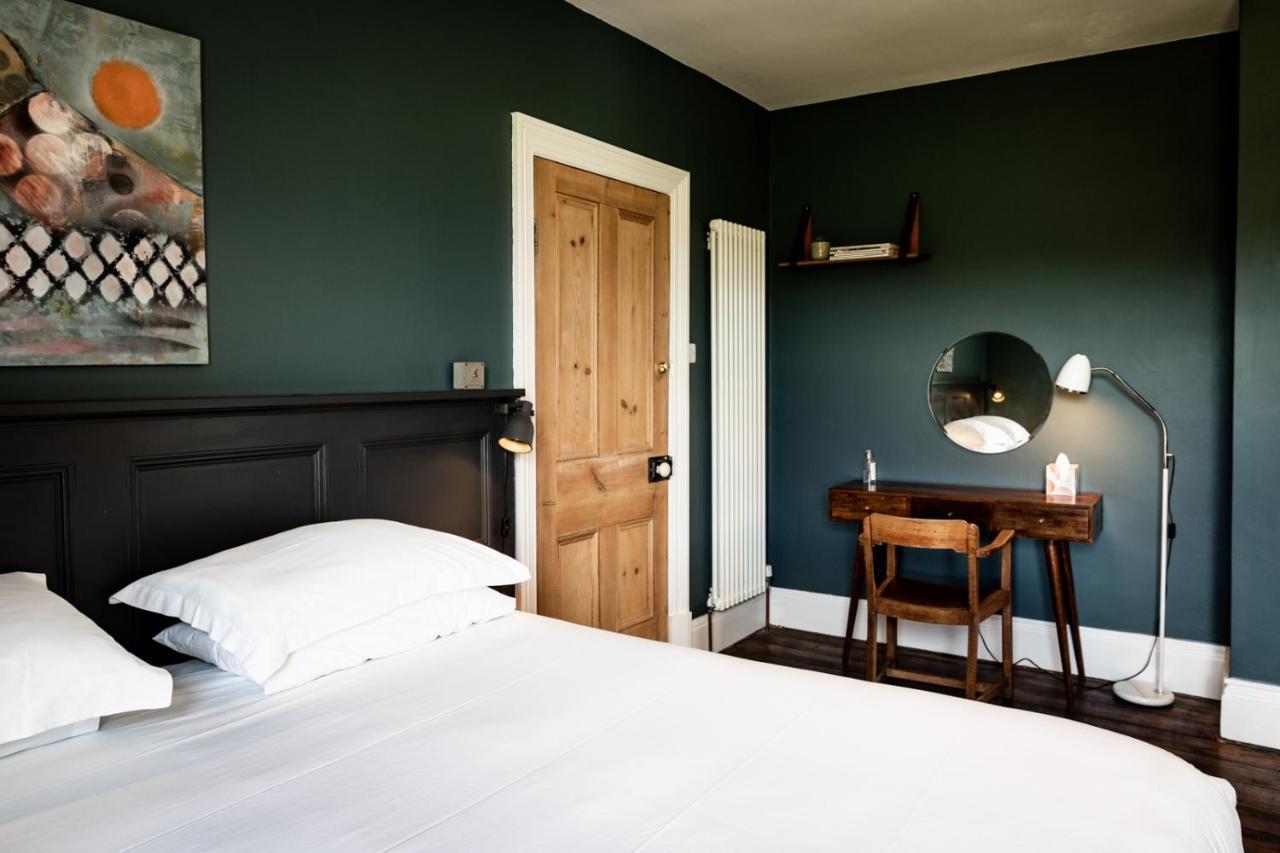 Bed and Breakfast The Old Vicarage Moylgrove Exteriér fotografie